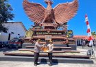 Polres-TTU-Salurkan-Bantuan-untuk-Korban-Gempa-Flores-di-Ende,-Kepedulian-dan-Solidaritas-Mengalir-dari-TTU