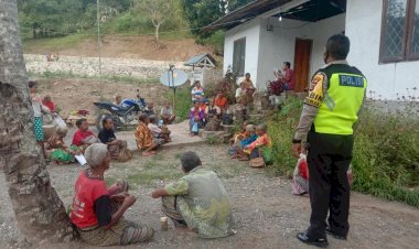 Bripka-Stef-Laksanakan-Pengamanan-Penyaluran-Bantuan-Kepada-53-Penerima