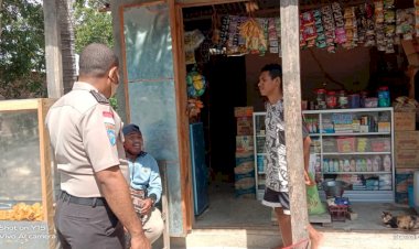 Di-era-”ADAPTASI-KEBIASAAN-BARU”-Bripka-Adrianus-melaksanakan-Patroli-serta-melakukan-Sambang