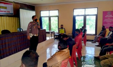 Sat-Lantas-berikan-pelatihan-kepada-para-pengendara.