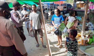 Para-pengguna-pasar,-untuk-selalu-mengikuti-protokol-kesehatan