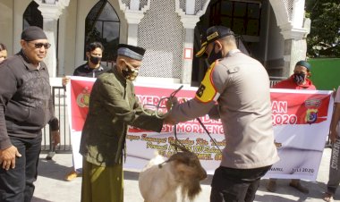 Kapolres-TTU,-menyerahkan-9-Hewan-Kurban-menjelang-Idul-Adha-1441-H