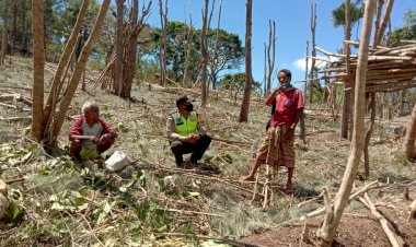Cegah-karhutla,-Bripka-Stefanus-lakukan-ini-kepada-warganya