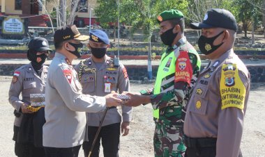 Irjen-Lotharia-memimpin-apel-kesadaran-penggunaan-masker