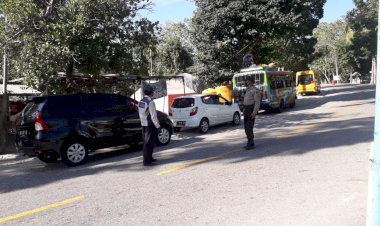 Polsek-Noemuti-Melakakukan-pengecekan-di-perbatasan-Kabupaten-TTU