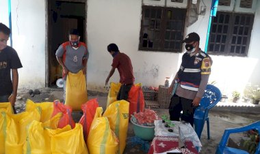 Bhabinkamtibmas-Desa-Bijaepasu-Pantau-Penyaluran-PKH