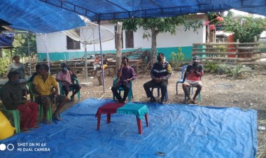 Bhabinkamtibmas-Desa-Banuan-dan-Camat-Insana-Fafinesu-Perketat-PPKM-Mikro