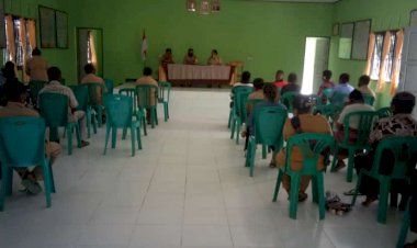 Pembangunan-Posko-Covid-di-Noebaun,-Bhabinkamtibmas-Imbau-Disiplin-Prokes