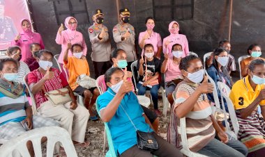 Tinjau-Gerai-Vaksin-Polres-TTU,-Kapolda-NTT-Beri-Atensi-Vaksinasi-Lansia