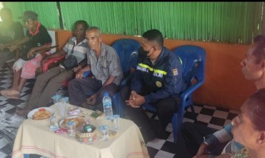 Antisipasi-Bencana,-Bhabinkamtibmas-Motadik-Ingatkan-Warga-Agar-Waspada