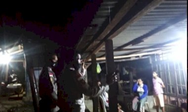 Ini-Himbauan-Anggota-Polsek-Manufui-Saat-Patroli-Malam-Hari