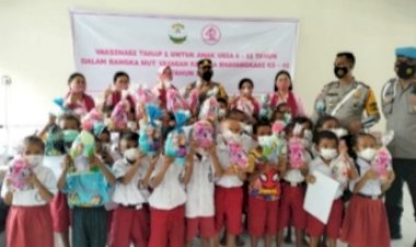 Kunker-ke-Polsek-Miotim,-Kapolres-TTU-Tinjau-Vaksin-Anak-dan-Bagi-Bingkisan
