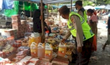 Antisipasi-Kelangkaan-Minyak-Goreng,-Polsek-Insana-Sidak-di-Pasar-Maubesi
