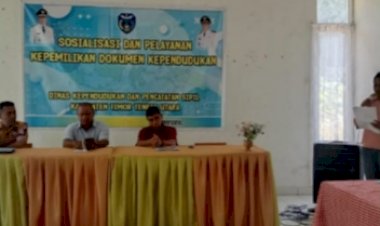 Bhabinkamtibmas-Akomi-dan-Para-Kades-se-Kecamatan-Mioteng-Data-Kepemilikan-KTP