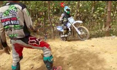 Kasat-Sabhara-dan-Kasat-Lantas-Pimpin-Anggota-Ikut-Trabas-di-Atambua