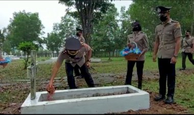 Ketika-Hujan-Dalam-Balutan-Makna-Ziarah-Rombongan-Polres-TTU