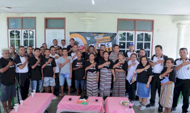 Kapolres-TTU-Pimpin-Ngechat-Tingkat-Polsek-Miotim,-Masyarakat-Diberi-Hadiah-Kaos-Bertuliskan-I-Love-Polres-TTU