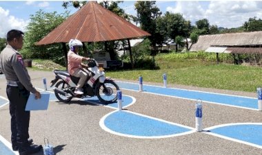 Ciptakan-Pengemudi-Kompeten,-Sat-Lantas-Polres-TTU-Lakukan-Ujian-Praktik-SIM