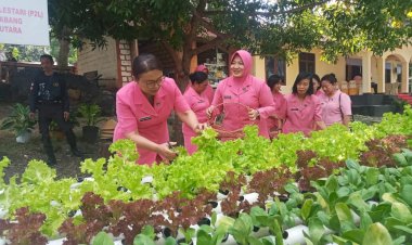 Ketua-Bhayangkari-Daerah-NTT-Dampingi-Kapolda-NTT-Kunker-Ke-TTU