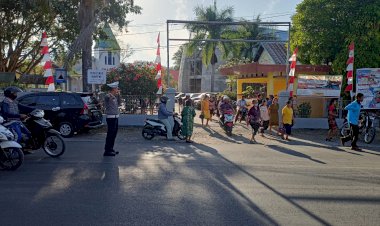 Masyarakat-Apresiasi-Pengamanan-Anggota-Polres-TTU-Setiap-Minggu-Saat-Kebaktian-di-Gereja