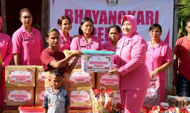 Tekan-Angka-Stunting,-Bhayangkari-Cabang-TTU-Bantu-Paket-Sembako-Untuk-Anak-Stunting