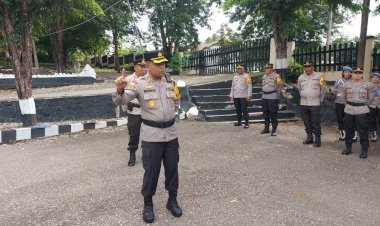 Jelang-Pemilu,-Kapolres-TTU-Beri-Bimtek-Bagi-Anggota-Saat-Apel-Pagi