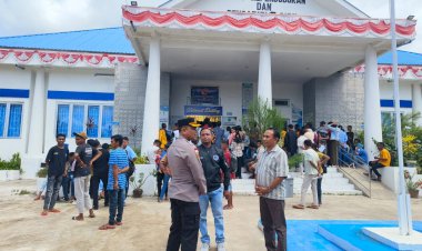 Pencoblosan-Tinggal-Berapa-Hari,-Kapolres-TTU-Cek-Perekaman-E-KTP-di-Dukcapil-TTU