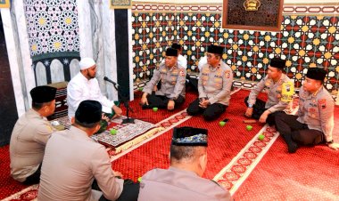 Habib-Syech-Ajak-Masyarakat-Jaga-Persatuan-dan-Kesatuan-demi-NKRI-Pasca-Pemilu-2024