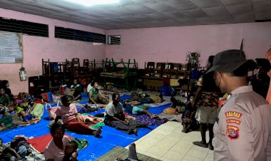 Tanggap-Darurat-Lewotobi:-Polres-Flotim-Gencarkan-Patroli-dan-Bantuan-untuk-Pengungsi