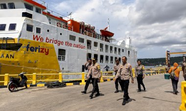Karoops-Polda-NTT-Lepas-117-Personel-BKO-untuk-Bantu-Penanganan-Korban-Erupsi-Gunung-Lewotobi