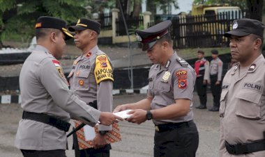 Apresiasi-Kapolres-TTU-Berikan-Penghargaan-kepada-Personel-Berprestasi