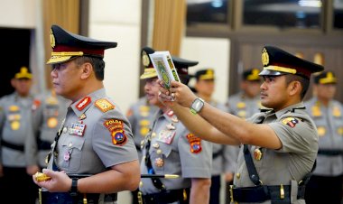 Kapolri-Pimpin-Sertijab-Kapolda-Sumbar-Irjen-Pol-Dr.-Gatot-Tri-Suryanta