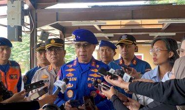Polri-Turun-Tangan-Bantu-Evakuasi-dan-Penanganan-Banjir-di-Jabodetabek
