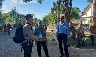 Pengamanan-Misa-Minggu-Palma,-Bhabinkamtibmas-Desa-Bijaepasu-Kedepankan-Pendekatan-Humanis