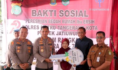 Bedah-Rumah-Hari-Bhayangkara-ke-79,-Kapolres-Metro-Tangerang-Kota-Serahkan-Kunci-Rumah-Warga-di-Jatiuwung