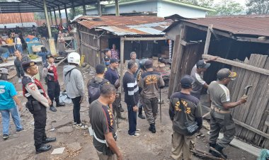 Polres-TTU-Bersama-TNI-dan-Satpol-PP-Laksanakan-Pengamanan-Penertiban-PKL-di-Pasar-Baru-Kefamenanu