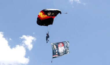 Polri-Kibarkan-Semangat-Persaudaraan-di-Langit-Kefamenanu