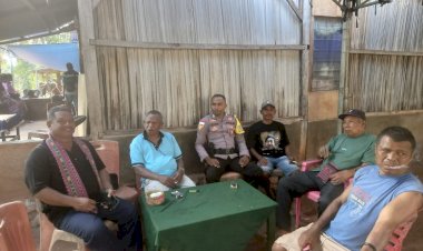 Jaga-Ketenteraman-Desa:-Bhabinkamtibmas-Keun-Ingatkan-Warga-Jauhi-Hoaks,-Miras,-dan-Perjudian