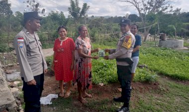 Sat-Binmas-Polres-TTU-Dukung-Ketahanan-Pangan-Nasional:-Bagikan-Bibit-Sayur-Kepada-Petani