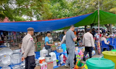 Jelang-Idul-Fitri-1447-H,-Polsek-Insana-Utara-Terjun-ke-Pasar-Guna-Memastikan-Harga-Sembako-Stabil-dan-Kamtibmas-Kondusif