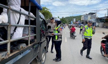 Humanis-dan-Edukatif,-Satlantas-Polres-TTU-Tertibkan-Angkutan-Penumpang-demi-Keselamatan-Bersama