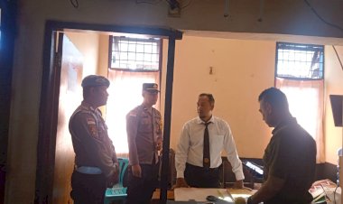 Tingkatkan-Kewaspadaan-dan-Kedisiplinan,-Pawas-Polres-TTU-Laksanakan-Pengecekan-Intensif-Terhadap-Piket-Jaga-dan-Ruang-Tahanan