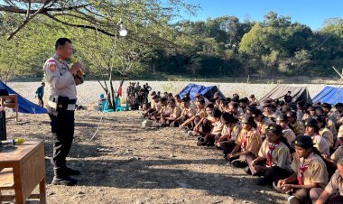Sat-Binmas-Polres-TTU-Edukasi-Pelajar-SMAN-1-Noemuti,-Tanamkan-Kesadaran-Hukum-dan-Bijak-Bermedia-Sosial