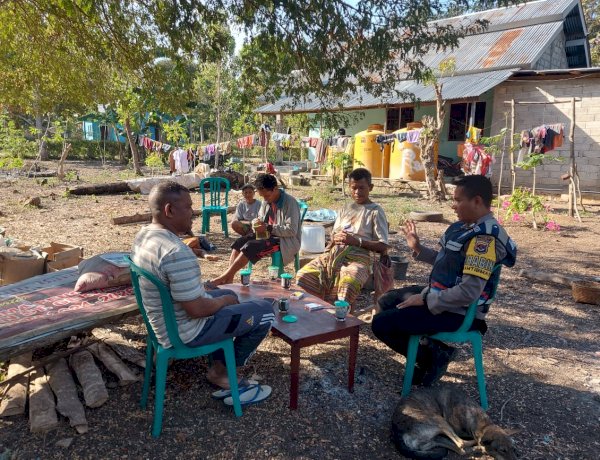 Tanpa-Lelah-Menyusuri-Lorong-Desa,-Cara-Brigpol-Rian-Welsyah-Sentuh-Hati-Warga-Oelami