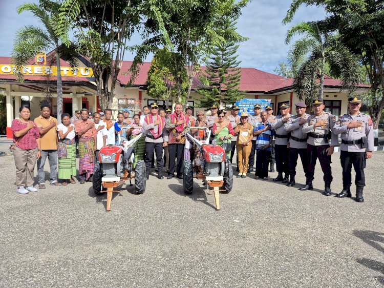 Dorong Produksi Jagung, Kelompok Tani Oebos dan Oebos A Terima Bantuan Alat Mesin Pertanian di Polres TTU