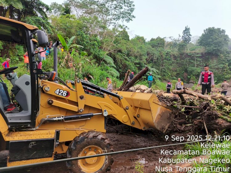 8 Titik Rawan Longsor di Jalur Aegela–Nangaroro, Polsek Nangaroro-Polda NTT Lakukan Penanganan Darurat