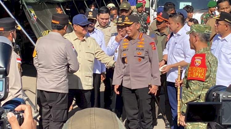 Presiden Prabowo Cek Dapur Lapangan Polri dan Water Treatment di Posko Pengungsian Danga