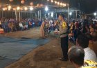 Hadir-di-Tengah-Pesta-Warga,-Bhabinkamtibmas-Desa-Oenino-Sampaikan-Selamat-dan-Imbauan-Kamtibmas-Saat-Pesta-Pernikahan
