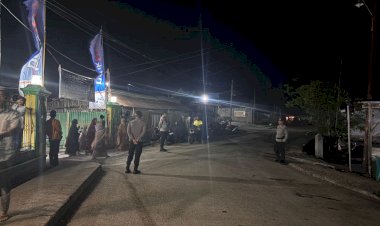 Polisi-Amankan-Sholat-Tarawih-di-Kefamenanu,-Tradisi-Berbagi-Takjil-Perkuat-Kebersamaan