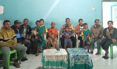 Respons-Cepat-Isu-Viral,-Kapolsek-Miomaffo-Barat-Fasilitasi-Mediasi-Status-Pengasuhan-Tiga-Anak-Telantar-di-Desa-Eban